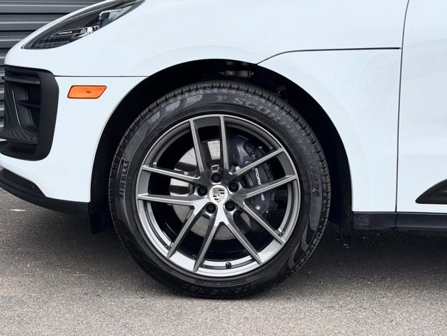 Certified 2025 Porsche Macan Turbo image 11