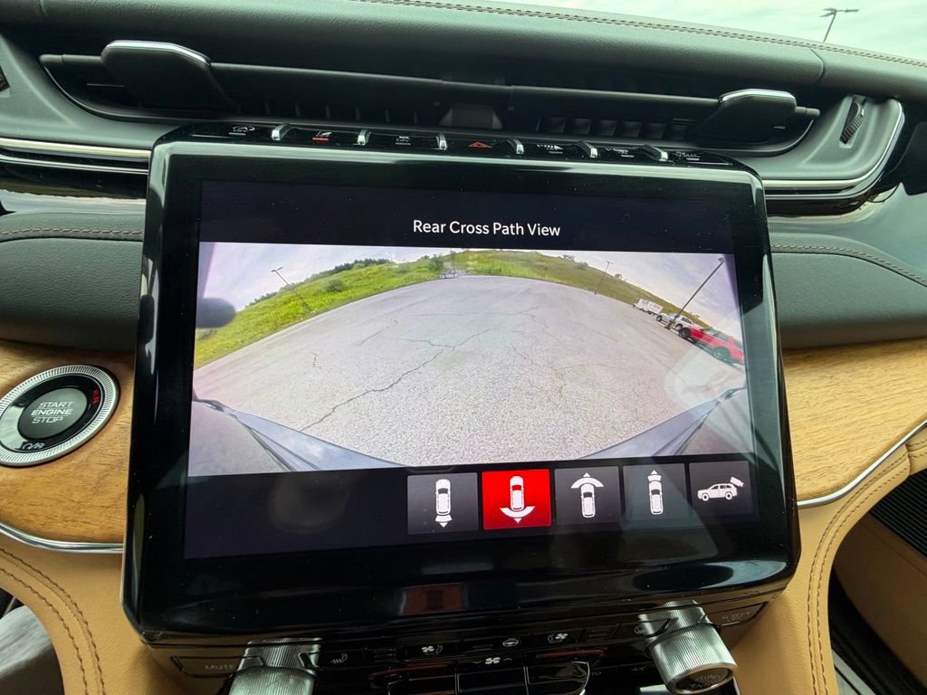 Used 2023 Jeep Grand Cherokee Summit AWD/4WD image 31