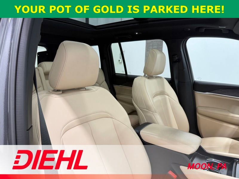 Used 2025 Jeep Grand Cherokee Limited w/ Black Appearance Package image 14