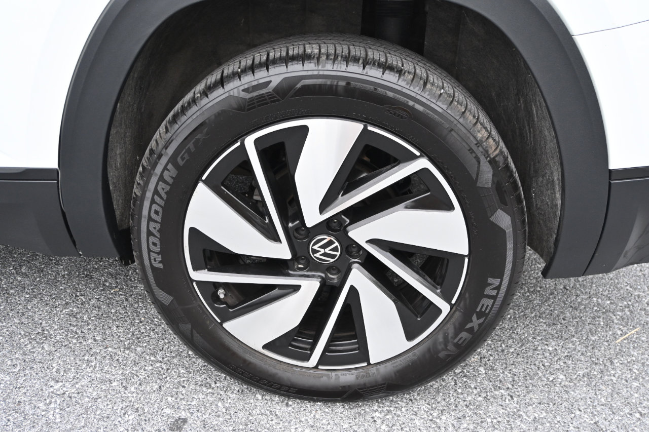 Used 2024 Volkswagen Atlas SE image 40