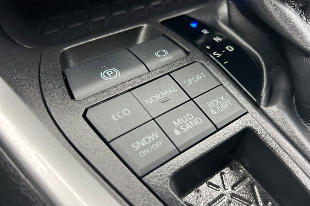 Used 2024 Toyota RAV4 XLE image 28