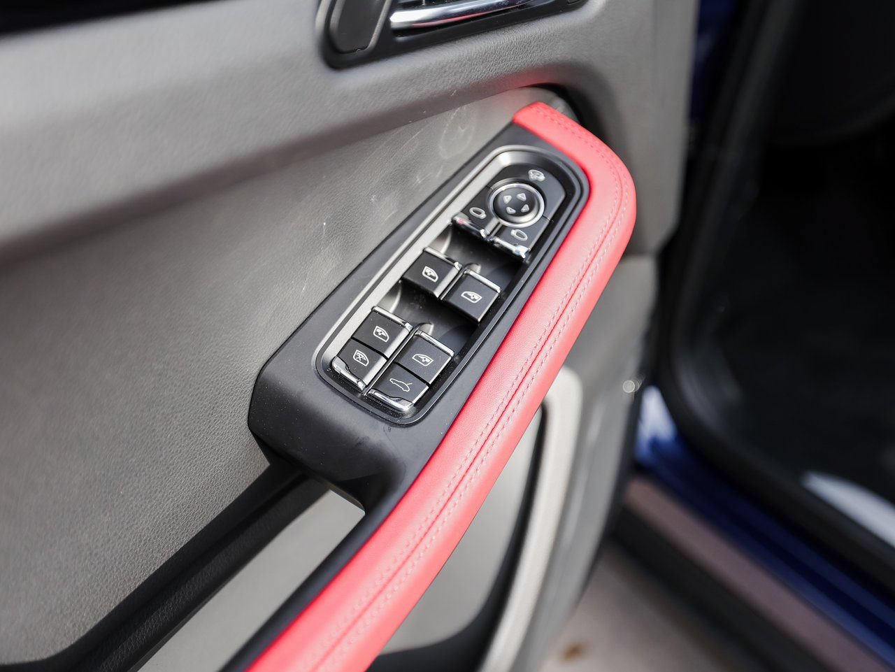 Certified 2026 Porsche Macan S AWD/4WD image 23