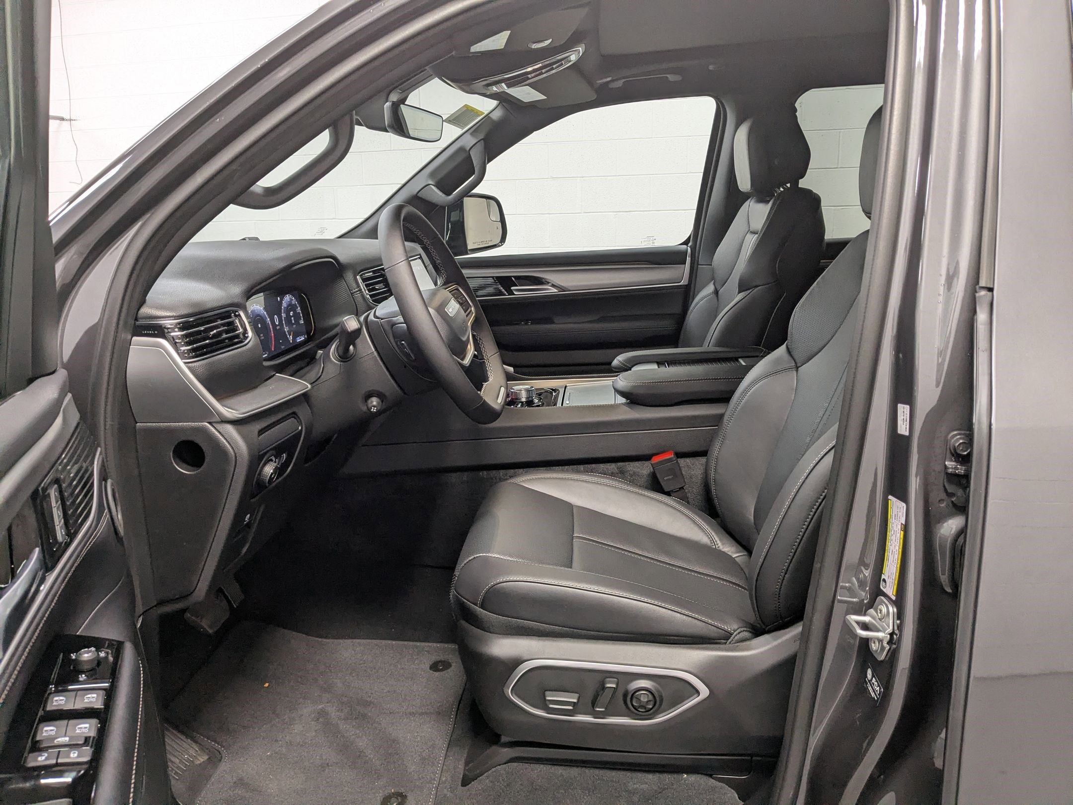 New 2025 Jeep Wagoneer Series II image 15