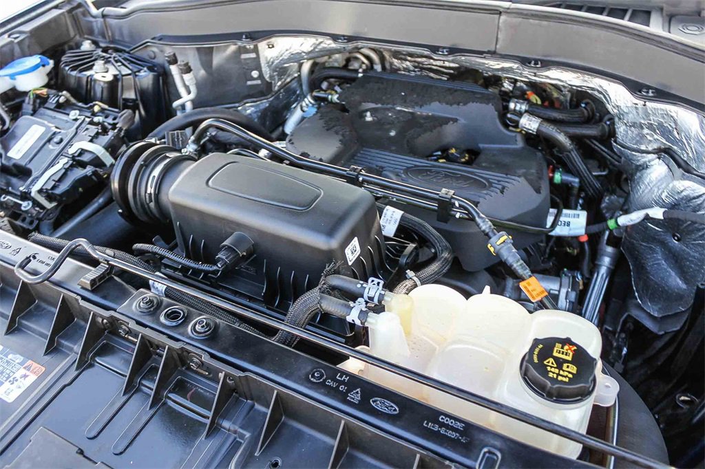 Used 2020 Ford Explorer XLT w/ Equipment Group 202A image 33