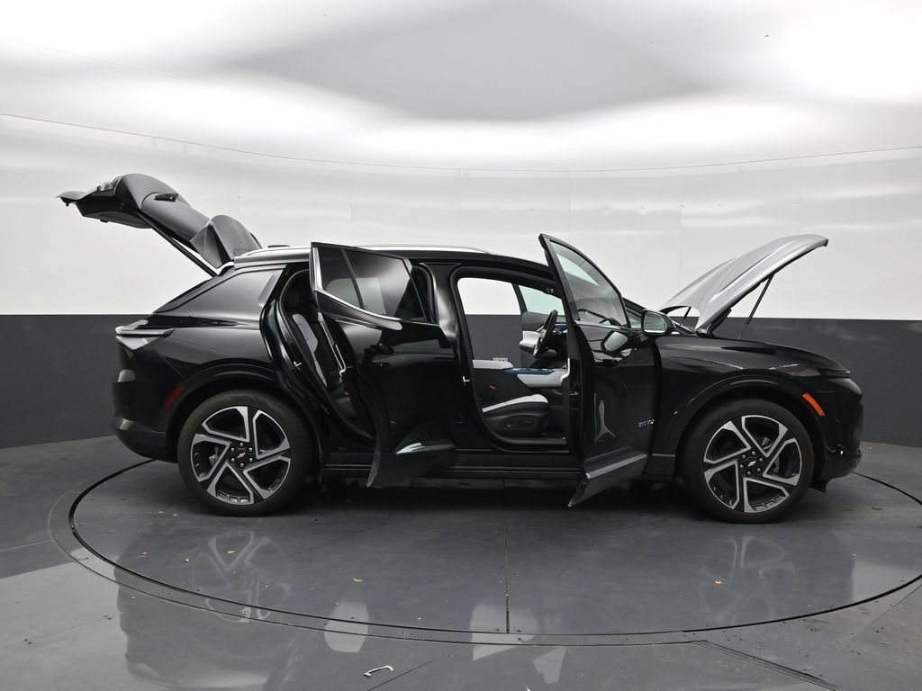 Used 2026 Chevrolet Equinox EV LT w/ Convenience Package II FWD image 28