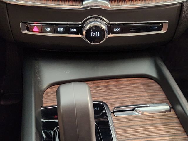 Used 2023 Volvo XC60 B5 Plus image 19