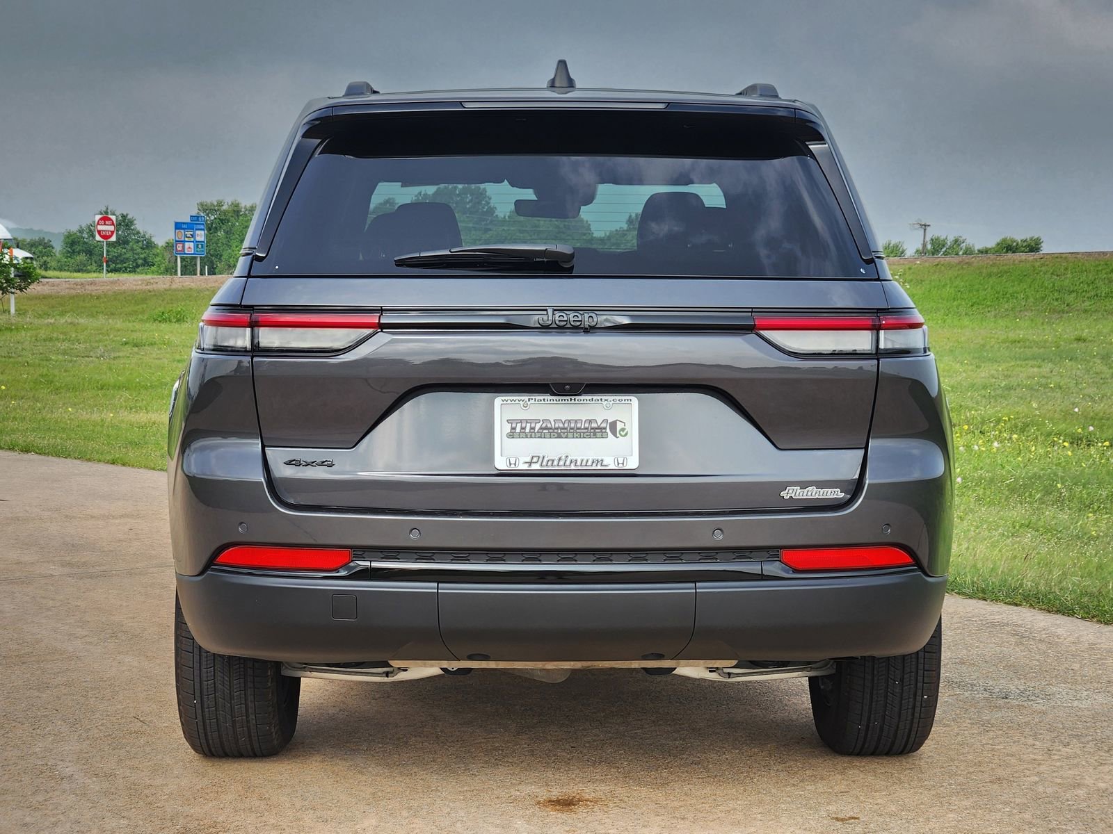 Used 2025 Jeep Grand Cherokee 4WD image 8