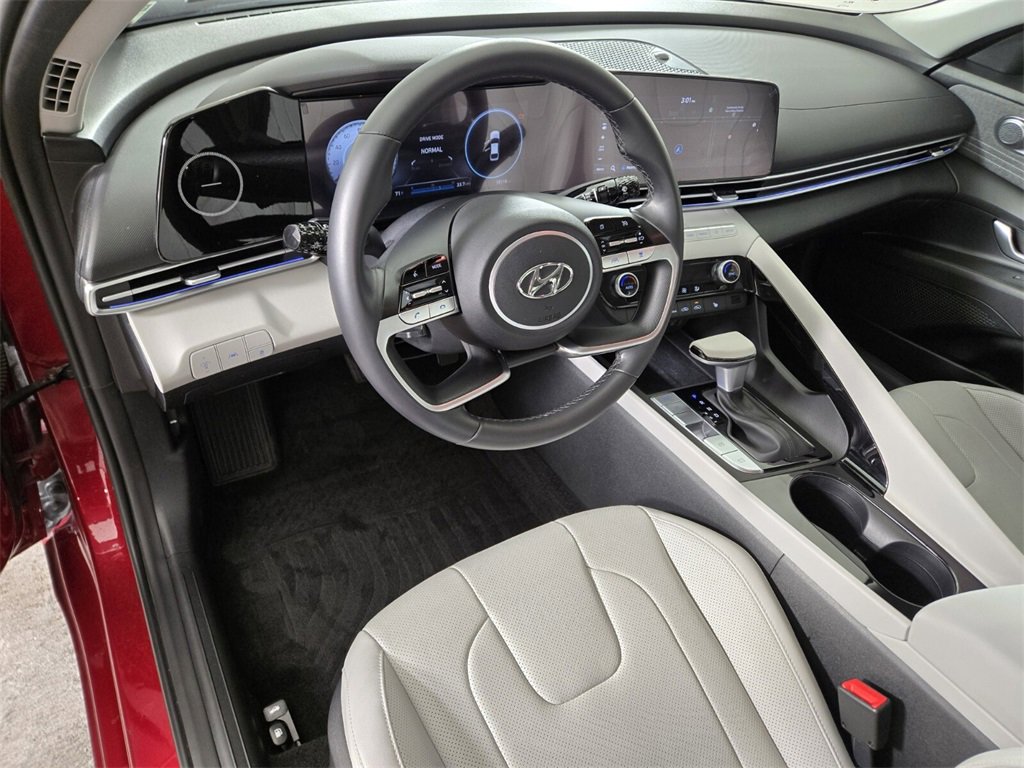 Used 2023 Hyundai Elantra Limited image 16