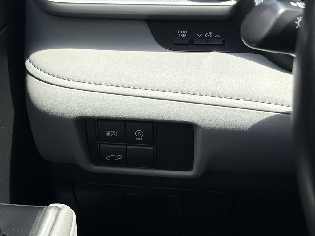 Used 2023 Toyota Highlander XLE AWD/4WD image 21