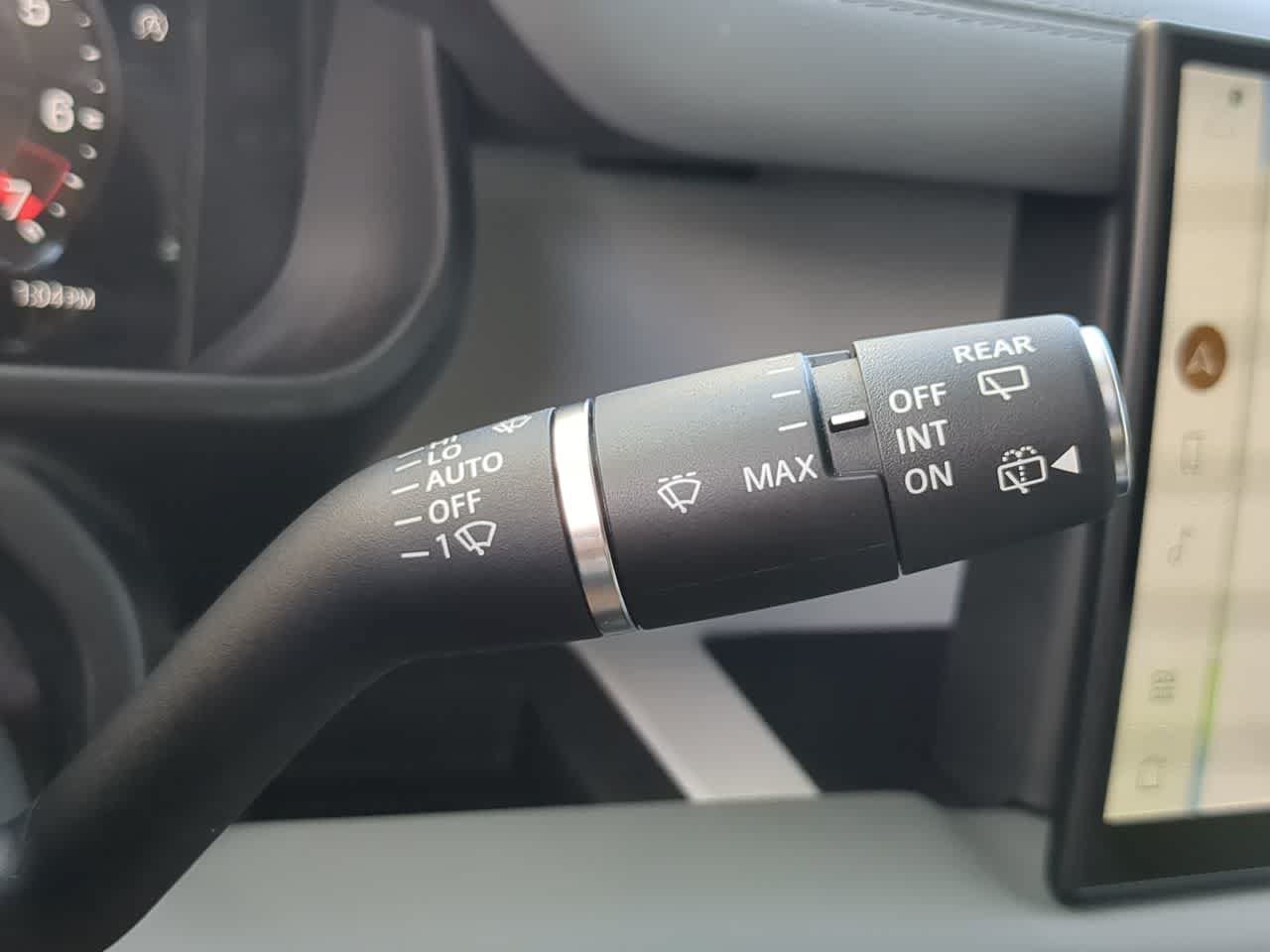 Certified 2025 Land Rover Defender 110 X-Dynamic SE AWD/4WD image 28
