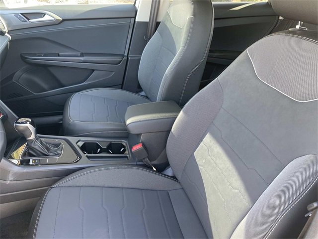 Used 2025 Volkswagen Taos SE image 21