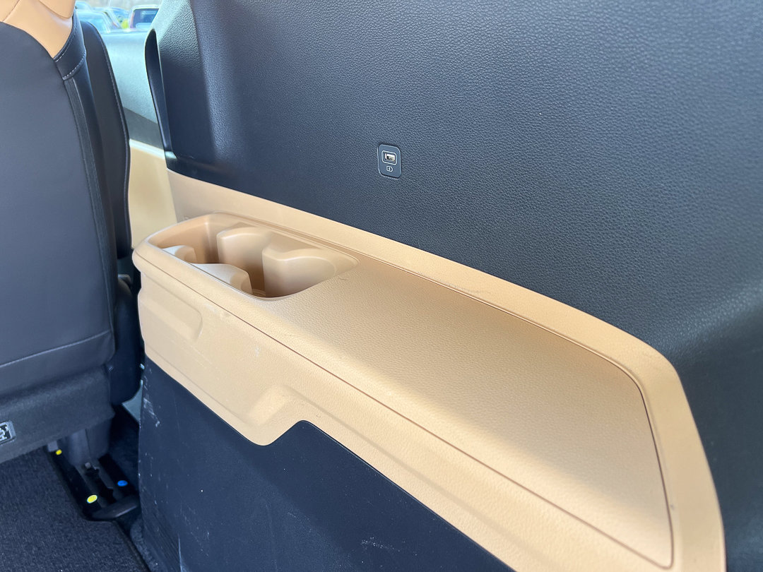 Used 2024 Kia Carnival LX image 6