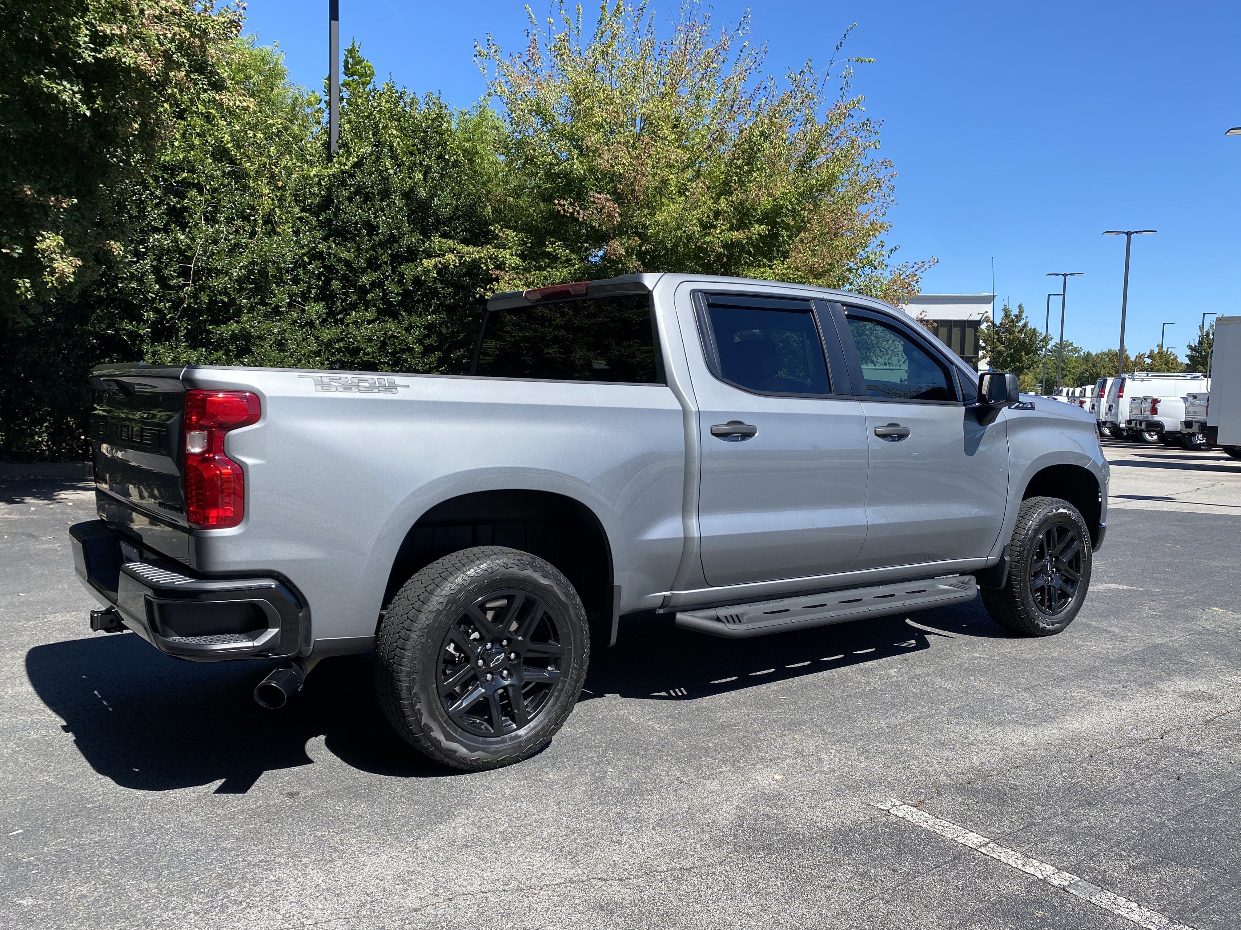 Used 2025 Chevrolet Silverado 1500 Custom Trail Boss w/ Dark Appearance Package AWD/4WD image 9