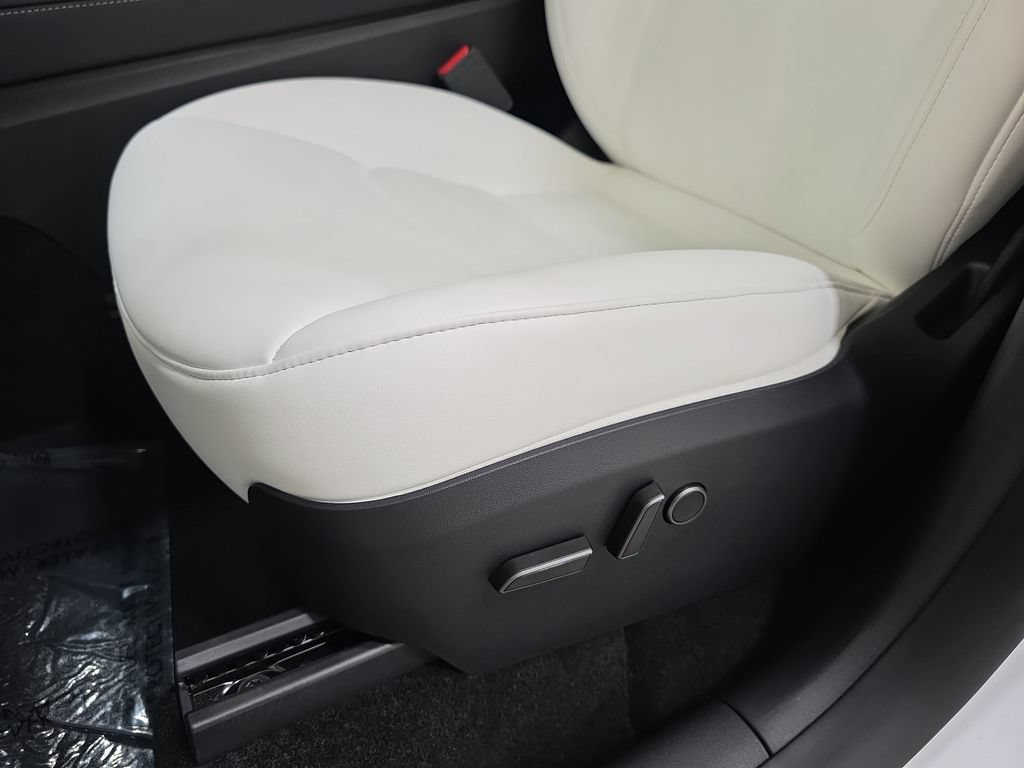 Used 2024 Tesla Model Y Performance AWD/4WD image 28