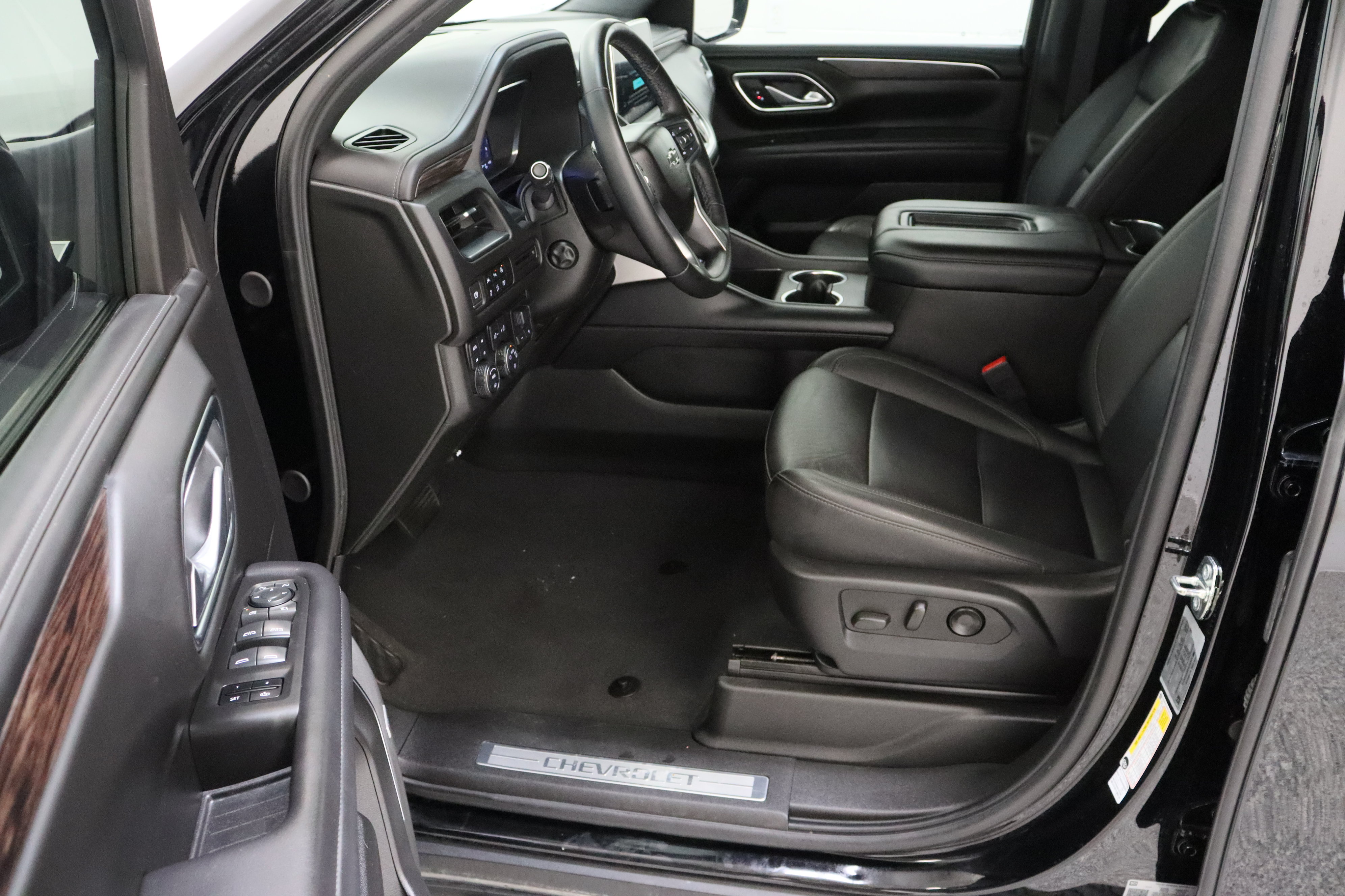 Used 2024 Chevrolet Tahoe Z71 w/ Z71 Off-Road Package AWD/4WD image 15