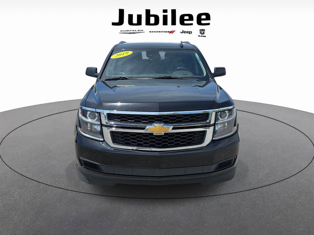 Used 2019 Chevrolet Suburban LT RWD image 2