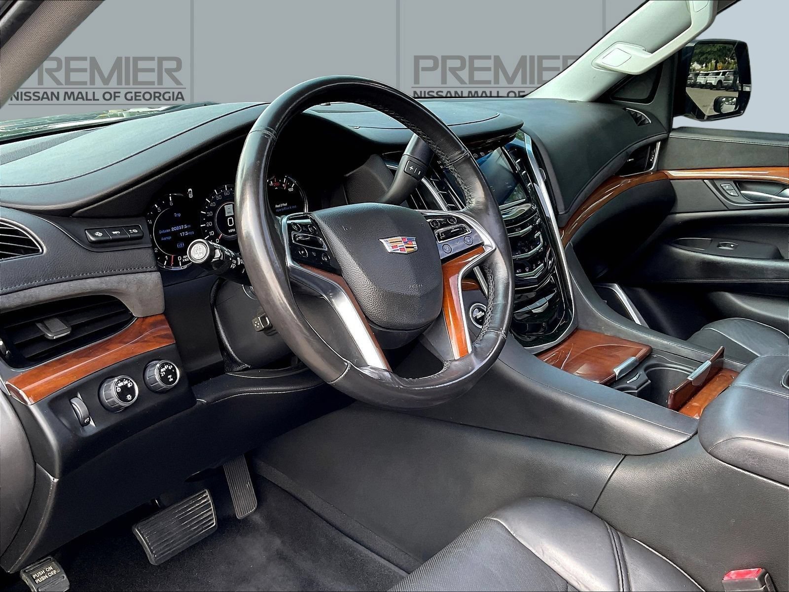 Used 2019 Cadillac Escalade Luxury AWD/4WD image 17