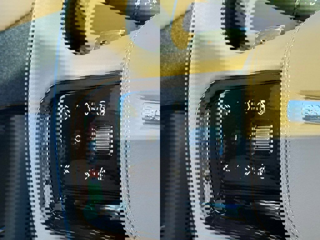 New 2025 Land Rover Range Rover Sport Dynamic SE image 16