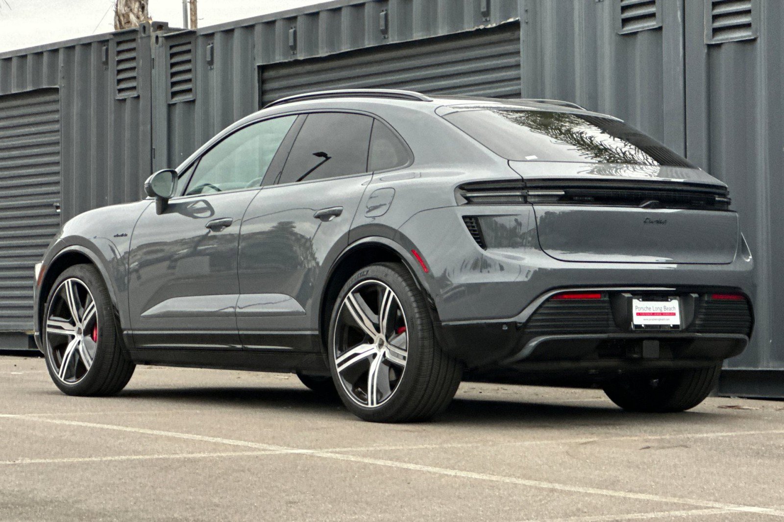 Used 2025 Porsche Macan Turbo Electric w/ Premium Package image 3