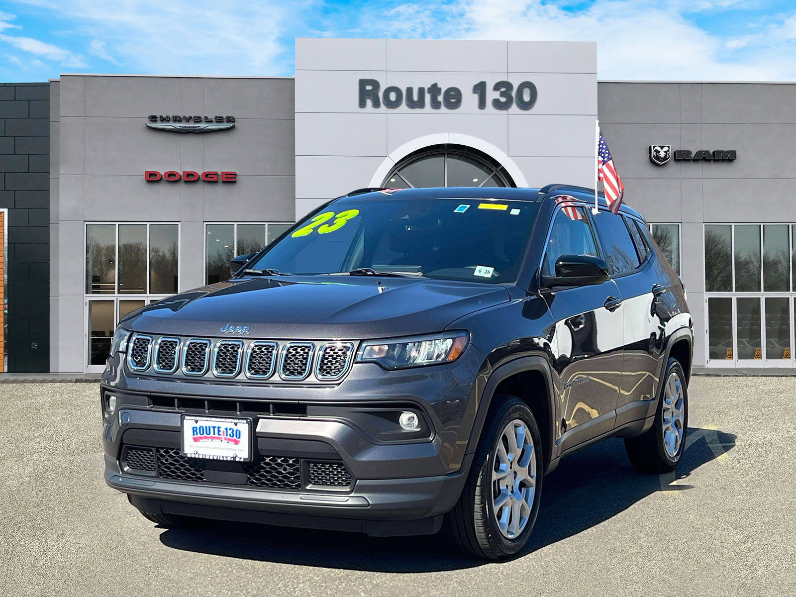 Used 2023 Jeep Compass Latitude image 2