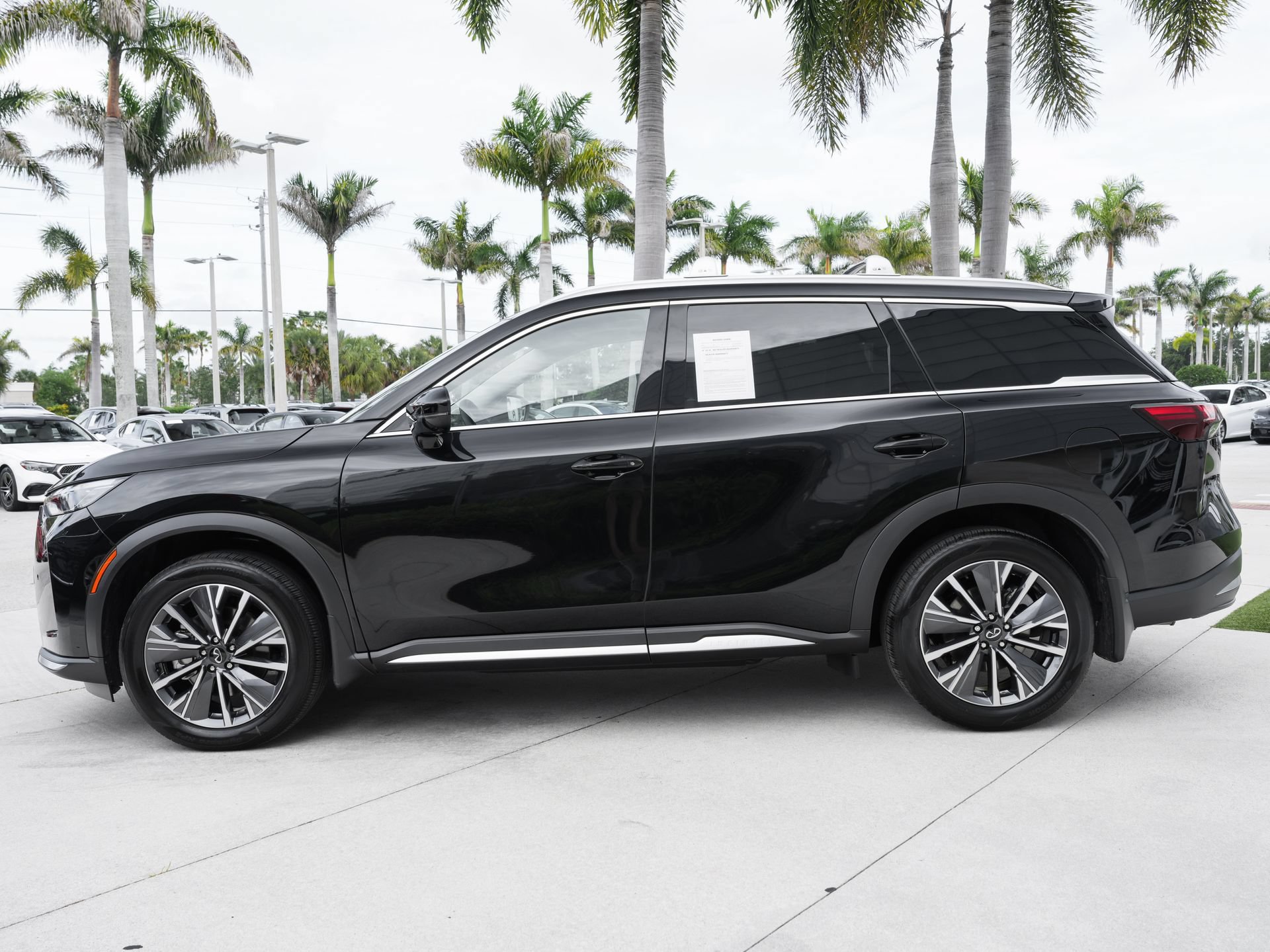 Certified 2026 INFINITI QX60 Luxe w/ Family Package FWD image 21