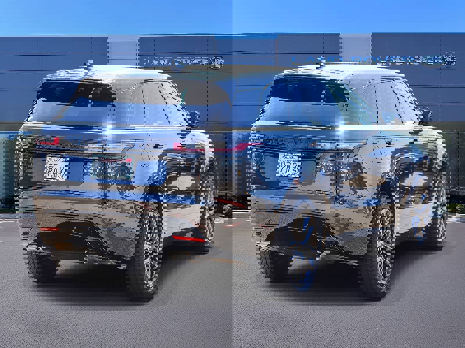 Used 2025 Land Rover Range Rover Velar Dynamic SE AWD/4WD image 4