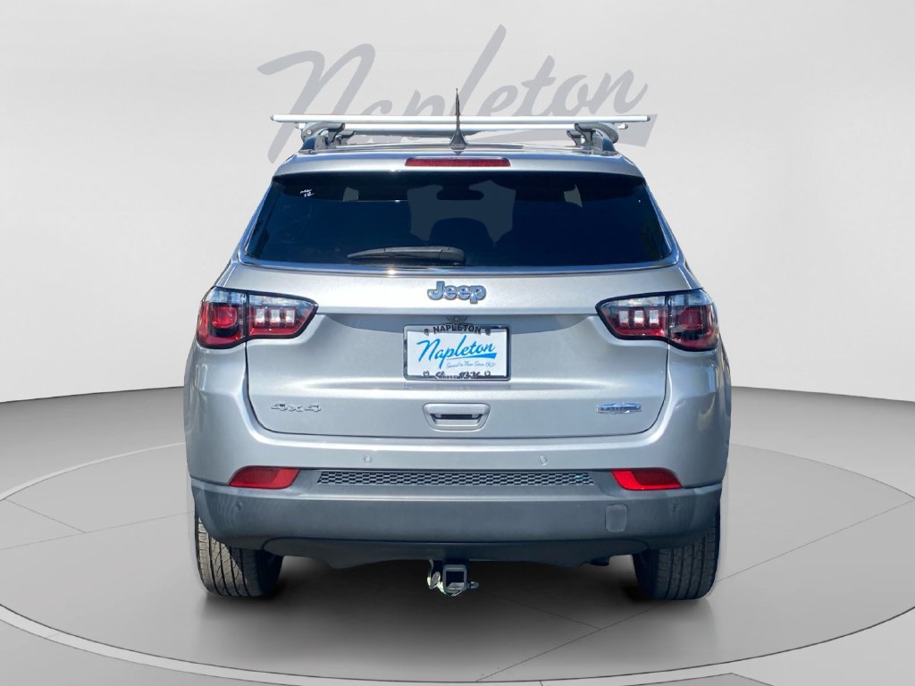 Used 2024 Jeep Compass Latitude w/ Convenience Group AWD/4WD image 4