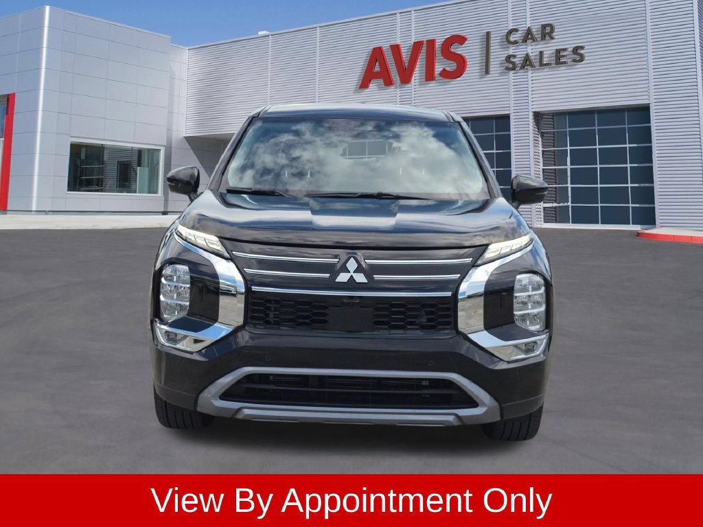 Used 2025 Mitsubishi Outlander SE AWD/4WD image 2