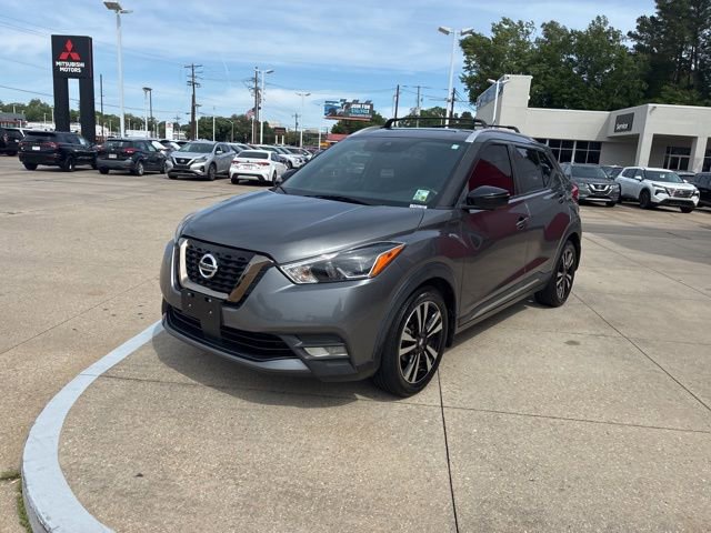 Used 2020 Nissan Kicks SR w/ Exterior Package FWD image 3