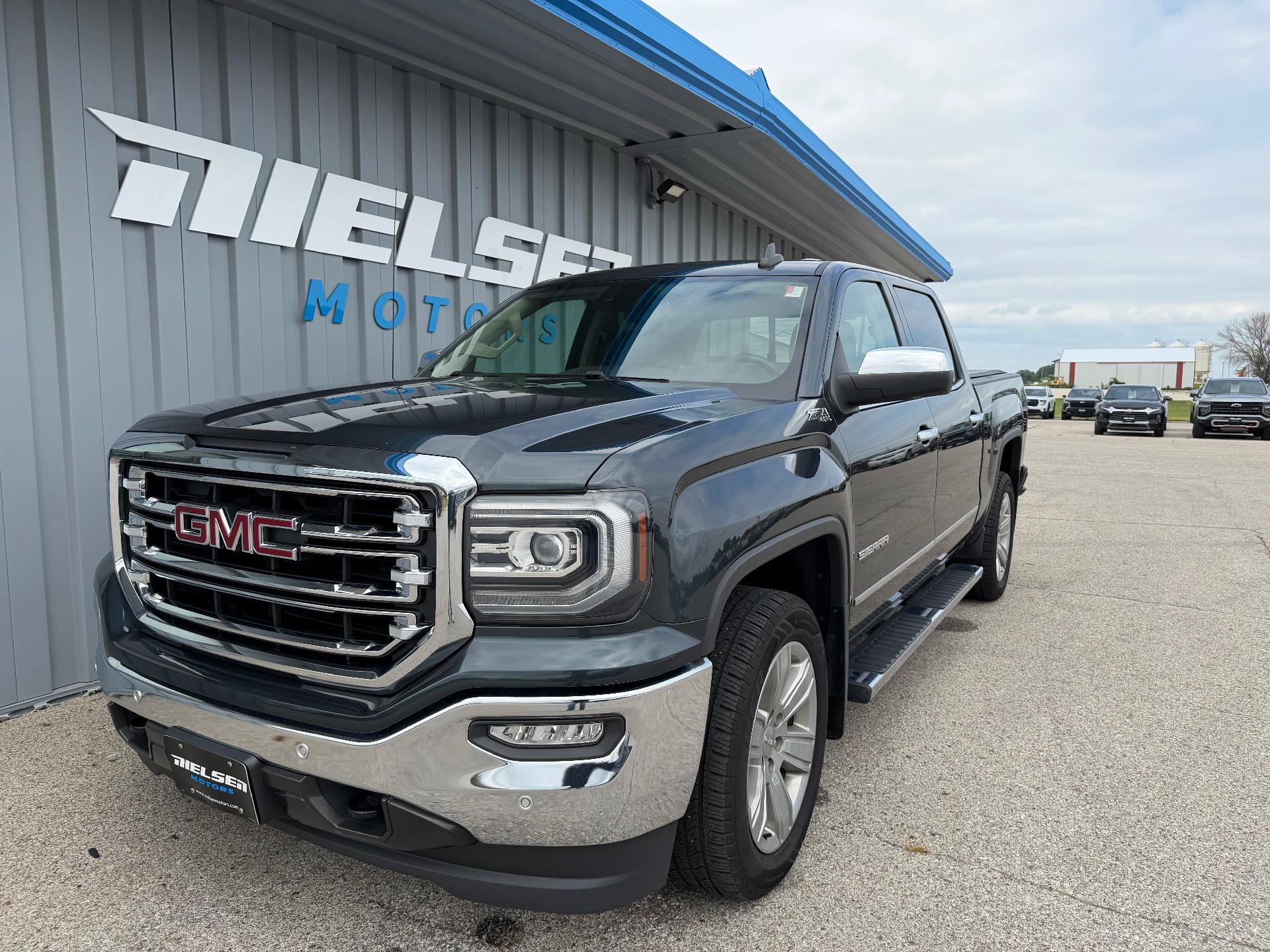 Used 2018 GMC Sierra 1500 SLT AWD/4WD image 2