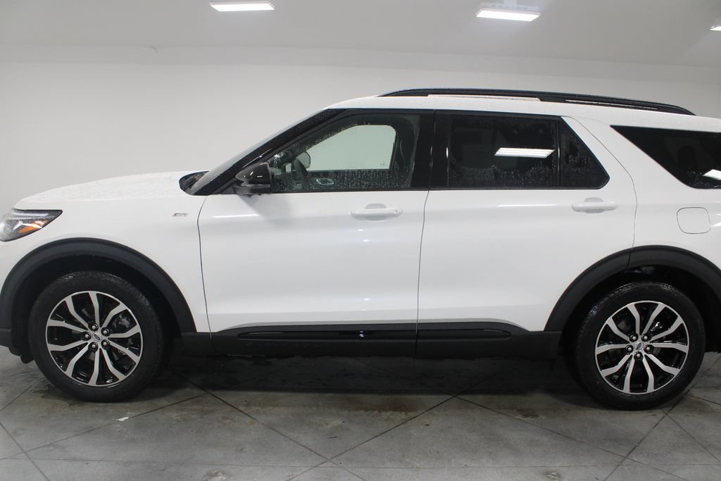 New 2026 Ford Explorer ST-Line w/ Premium Package RWD image 5