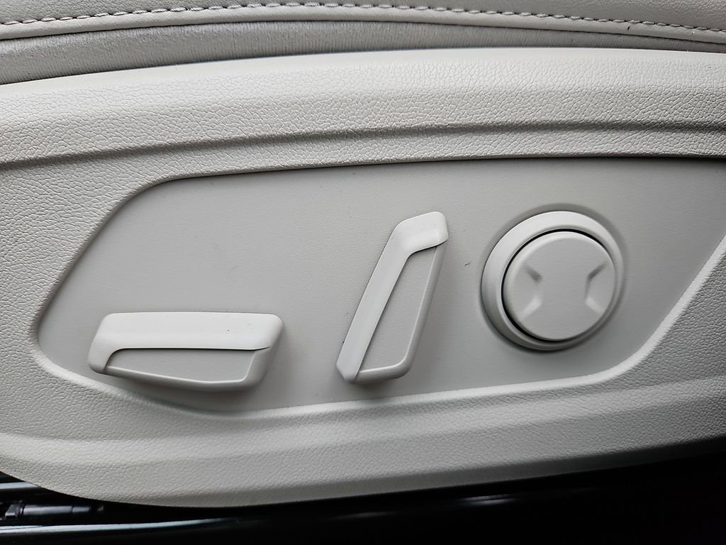 Certified 2025 Kia Sorento S w/ Panoramic Sunroof Package image 28