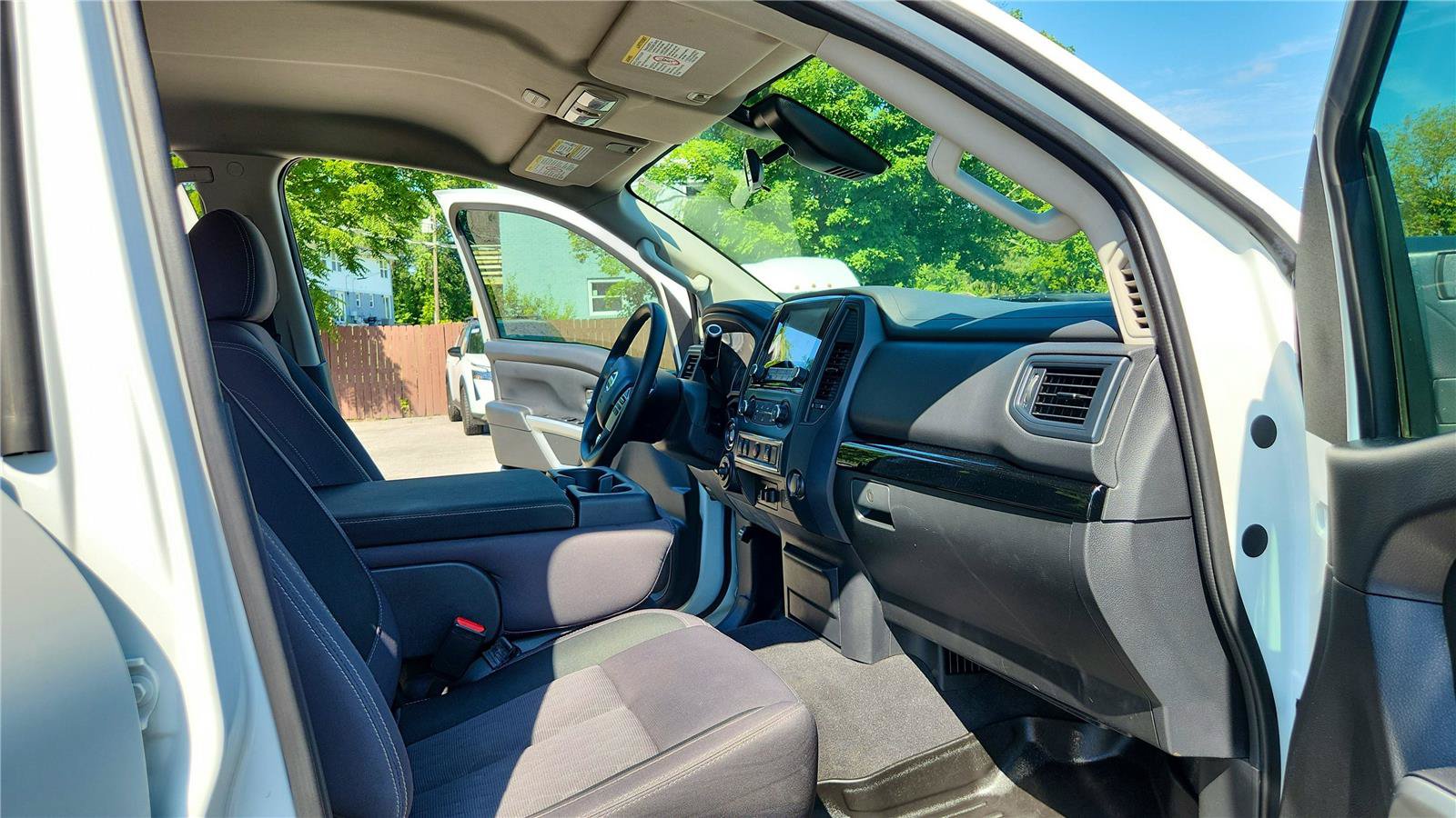 Used 2022 Nissan Titan SV AWD/4WD image 22