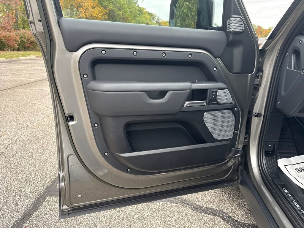 New 2024 Land Rover Defender 130 X image 10