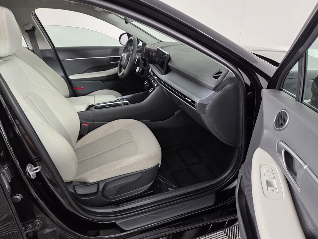 Used 2025 Hyundai Sonata SEL FWD image 29