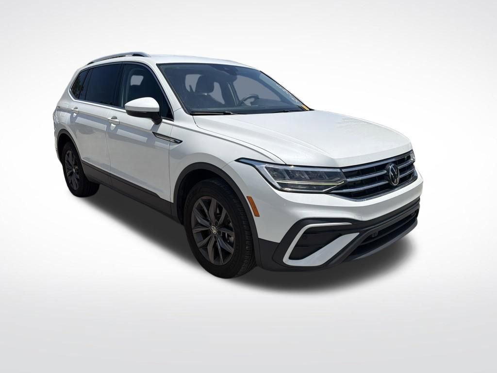 Used 2023 Volkswagen Tiguan SE FWD image 3