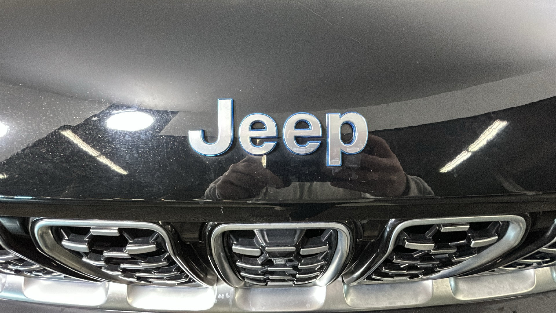 Used 2023 Jeep Grand Cherokee Summit AWD/4WD image 9