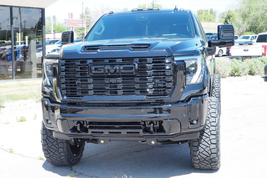 Used 2026 GMC Sierra 3500 Denali w/ Technology Package AWD/4WD image 2