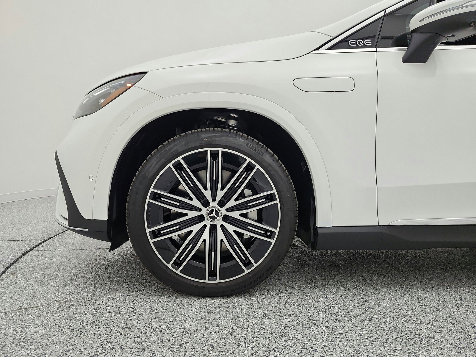 New 2026 Mercedes-Benz EQE 320 4MATIC SUV image 12