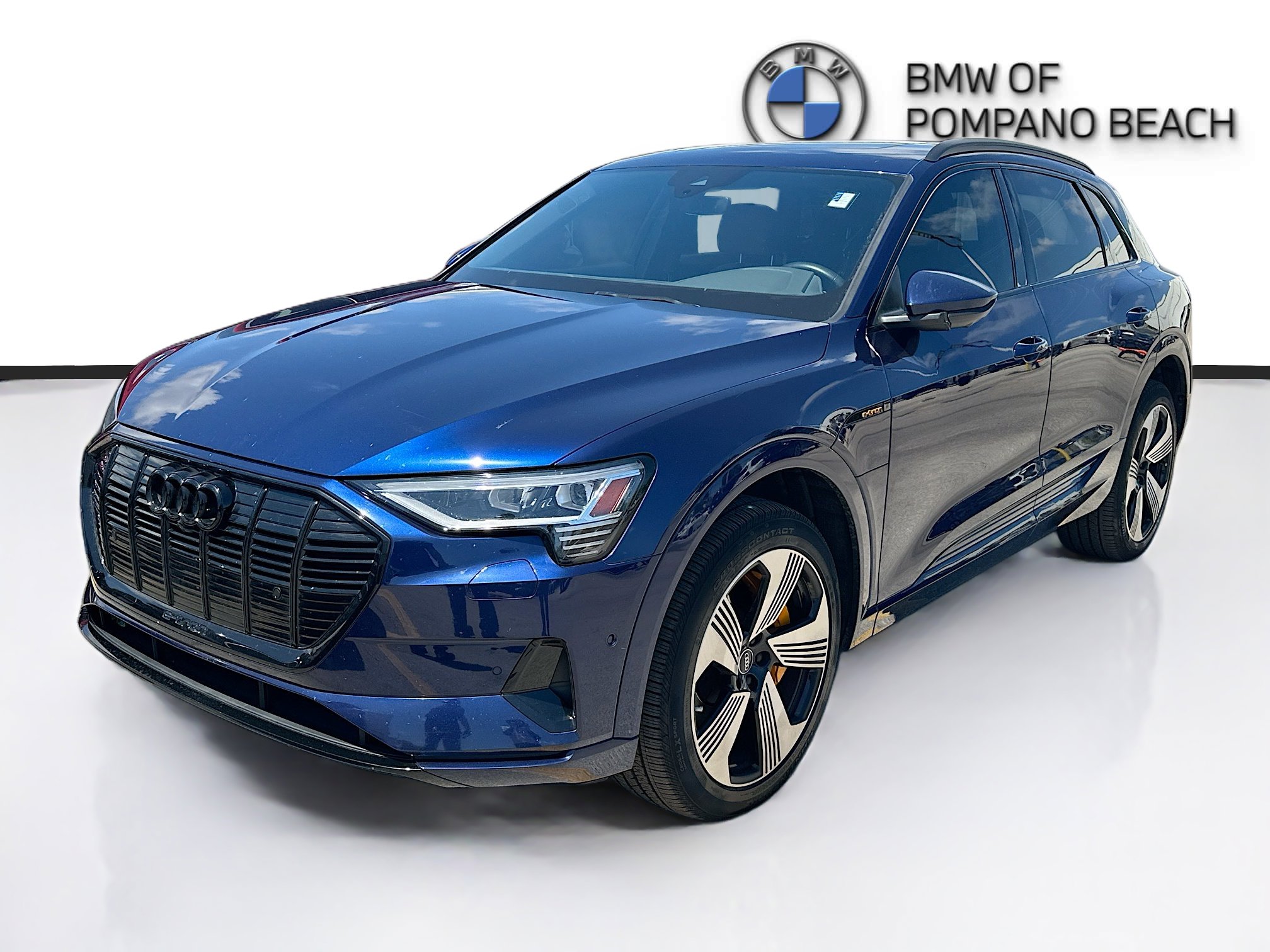 Used 2022 Audi e-tron Premium Plus image 3