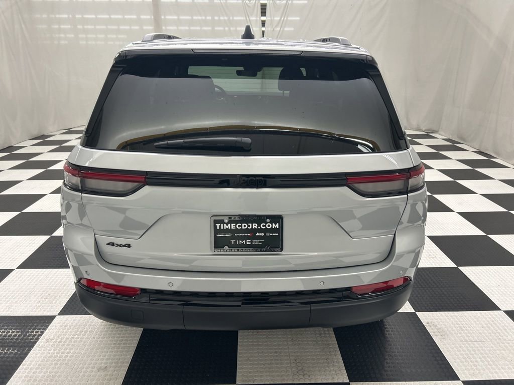 New 2025 Jeep Grand Cherokee Altitude AWD/4WD image 4