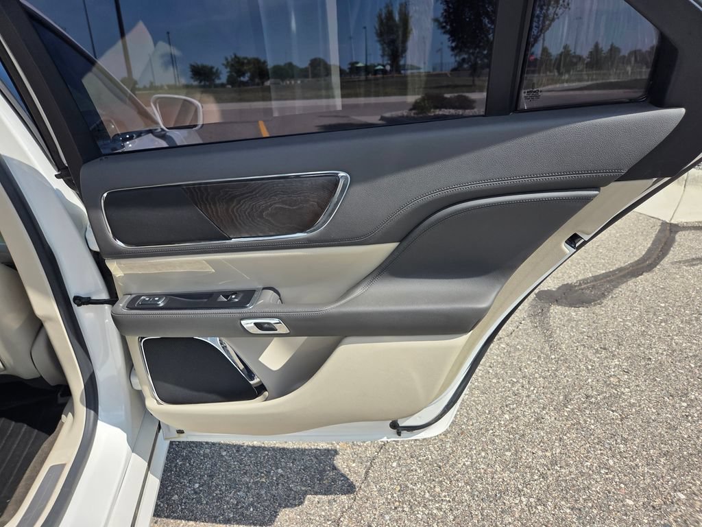 Used 2019 Lincoln Continental Select w/ Continental Climate Package AWD/4WD image 42