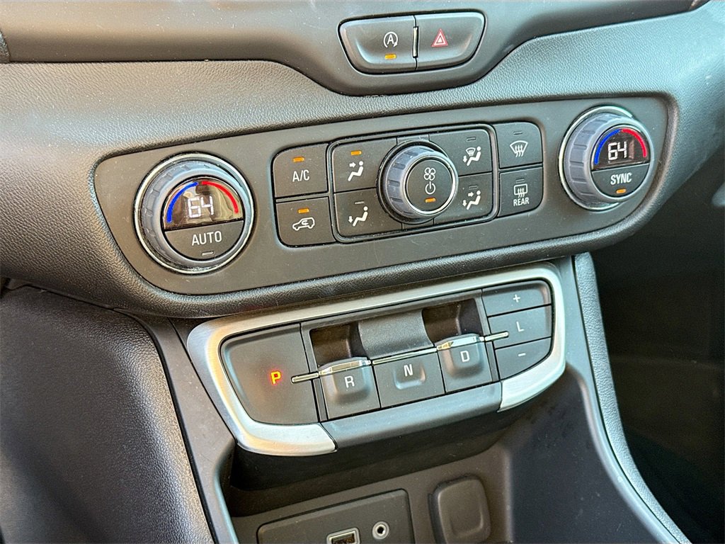 Used 2024 GMC Terrain SLE w/ Driver Convenience Package image 16