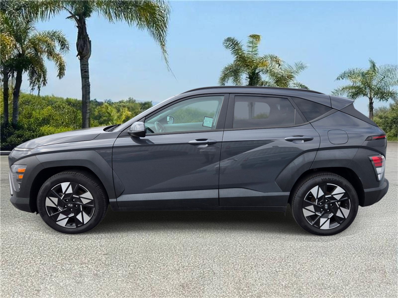 Used 2024 Hyundai Kona SEL FWD image 2