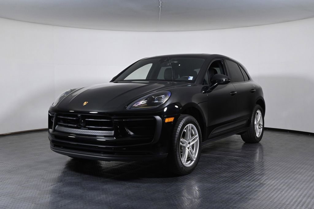 Certified 2024 Porsche Macan AWD/4WD image 1