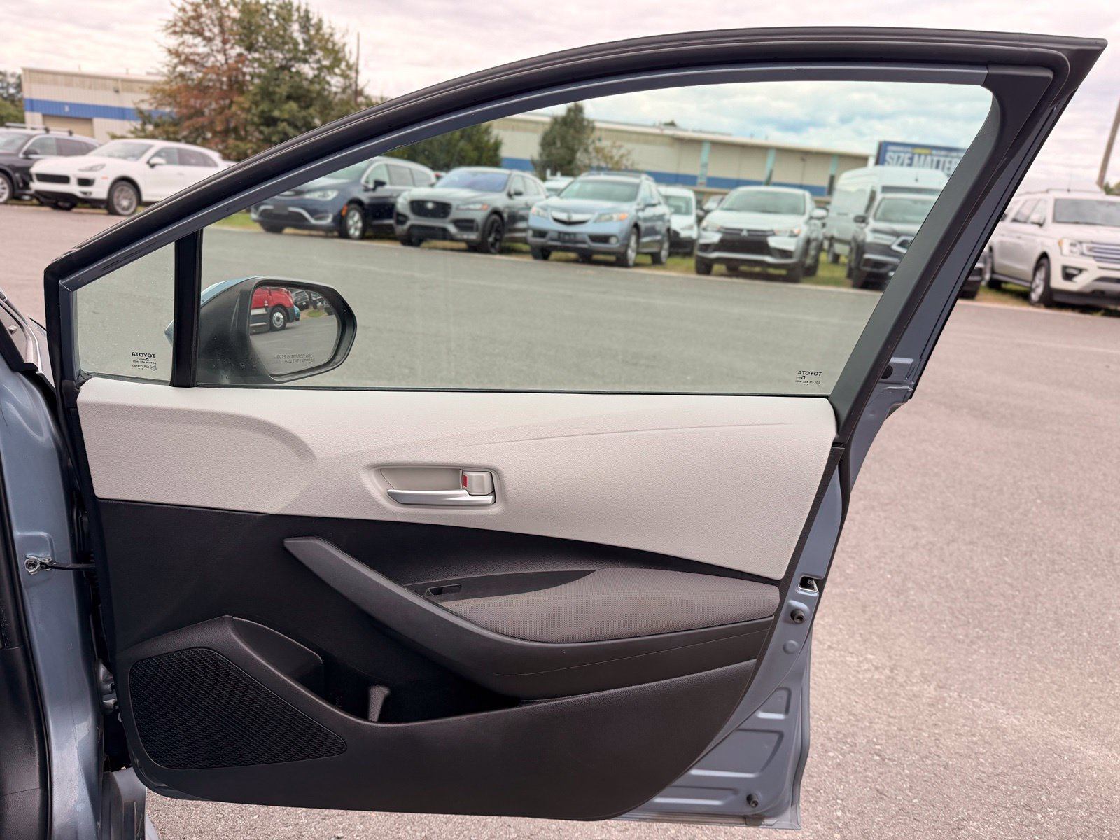 Used 2020 Toyota Corolla L FWD image 20