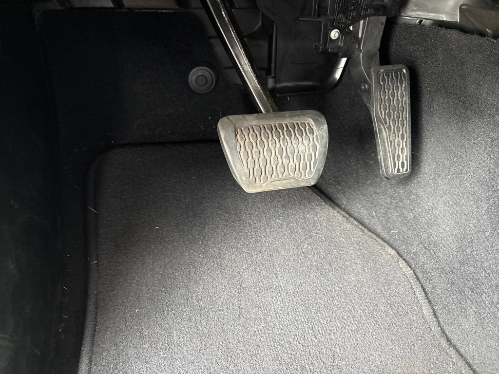 Used 2025 Jeep Wrangler Unlimited Rubicon AWD/4WD image 13