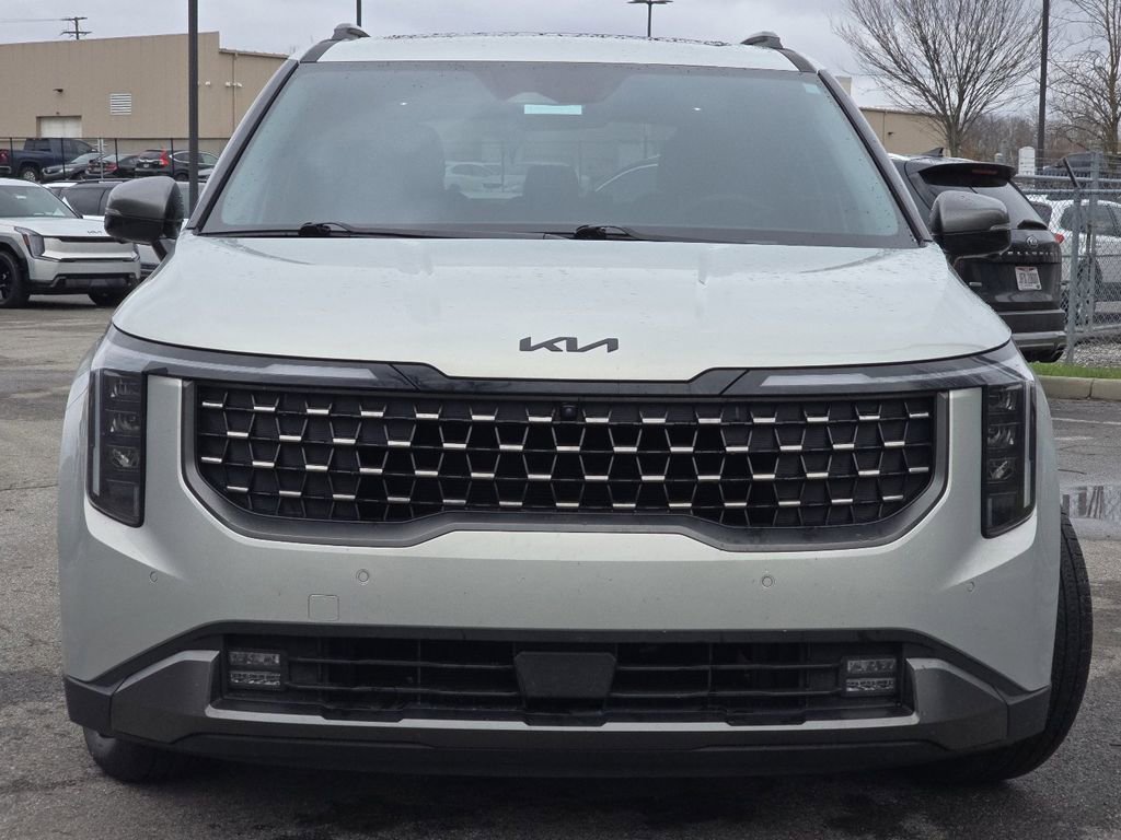 Used 2025 Kia Carnival SX w/ SX Dark Edition Package image 10