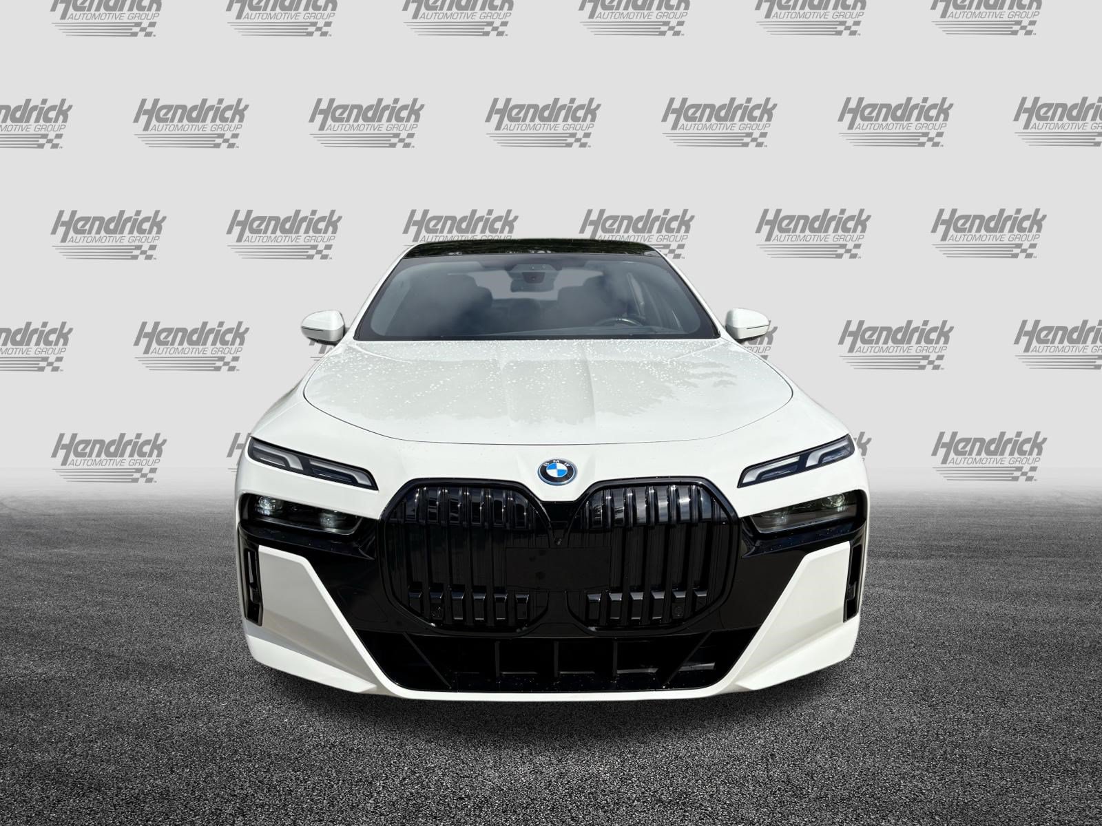 Used 2024 BMW i7 xDrive60 AWD/4WD image 3