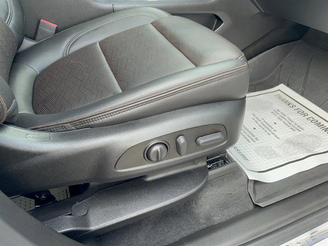 Used 2023 Chevrolet Traverse High Country image 16